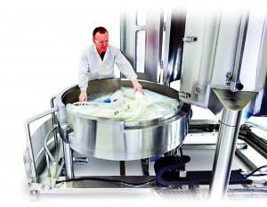 Photo 1: The Mobius 2,000-L single-use bioreactor from EMD/Merck Millipore is one company’s response to user needs for safe and ergonomic handling of large singleuse bags. (WWW.EMDMILLIPORE.COM/US/ EN/20150603_201512)